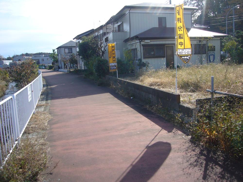 Local land photo. Local (11 May 2013) Shooting. Northeast side promenade