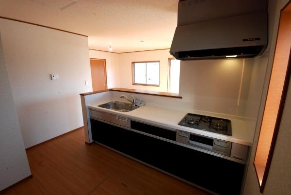 Kitchen. Local (12 May 2013) Shooting Building 2