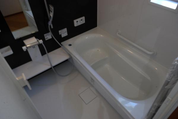 Bathroom. Local (12 May 2013) Shooting Building 2