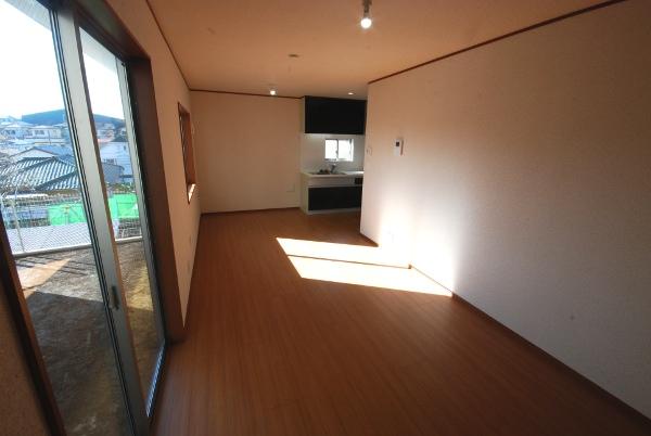 Living. Local (12 May 2013) Shooting 4 Building