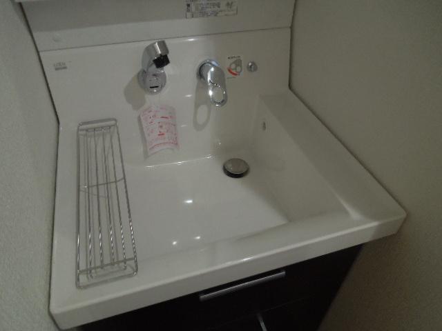 Wash basin, toilet. Indoor (11 May 2013) Shooting