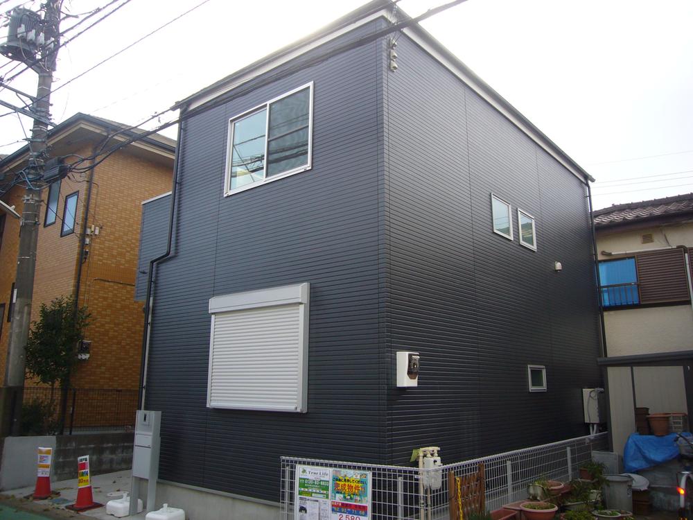 Local appearance photo. Local (11 May 2013) Shooting