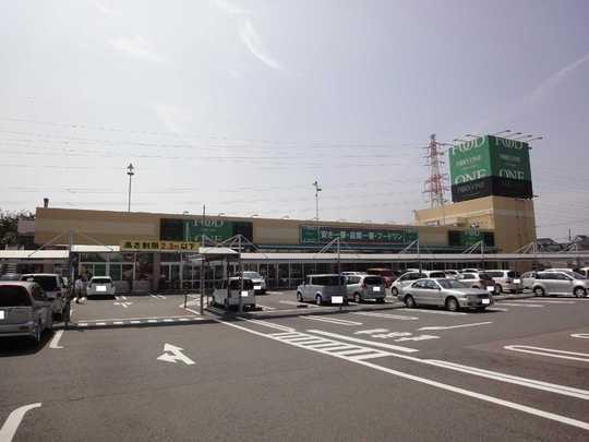 Other. Food one Ayase shop A 10-minute walk (about 750m)