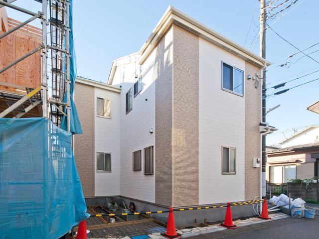 Local photos, including front road. Enter into the one from the main street, It is a quiet residential area ☆