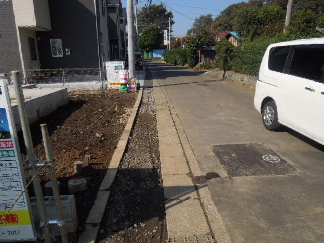 Local photos, including front road. Local (11 May 2013) Shooting