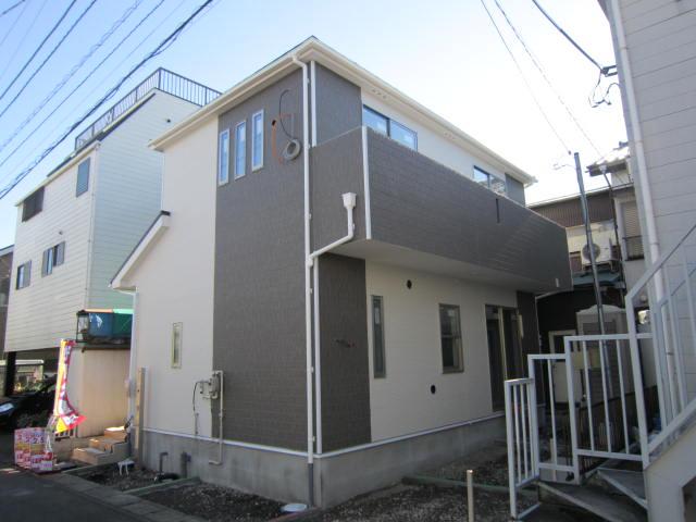 Local appearance photo. Local (12 May 2013) Shooting