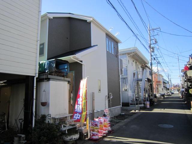 Local photos, including front road. Local (12 May 2013) Shooting