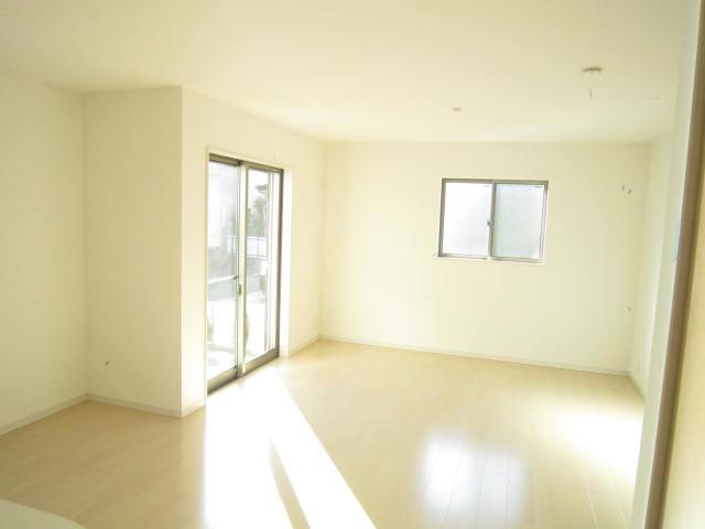 Living. Local (11 May 2013) Shooting