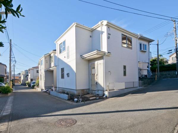 Local appearance photo. Local (11 May 2013) Shooting