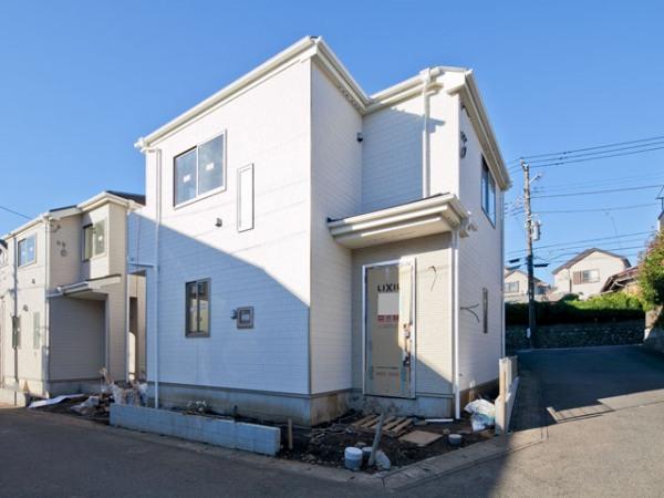 Local appearance photo. Local (11 May 2013) Shooting