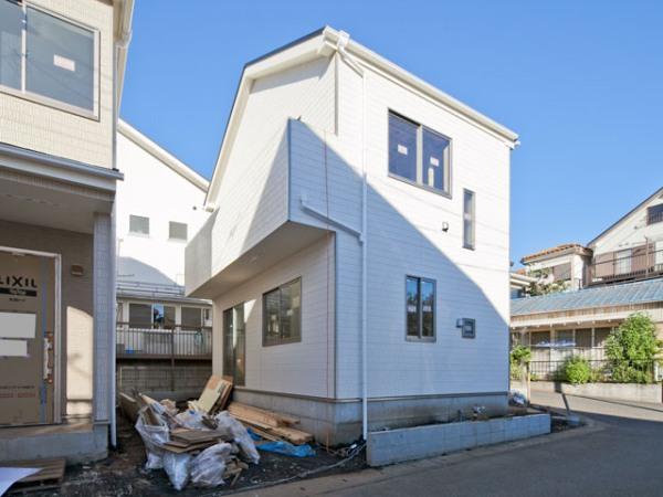 Local photos, including front road. Local (11 May 2013) Shooting