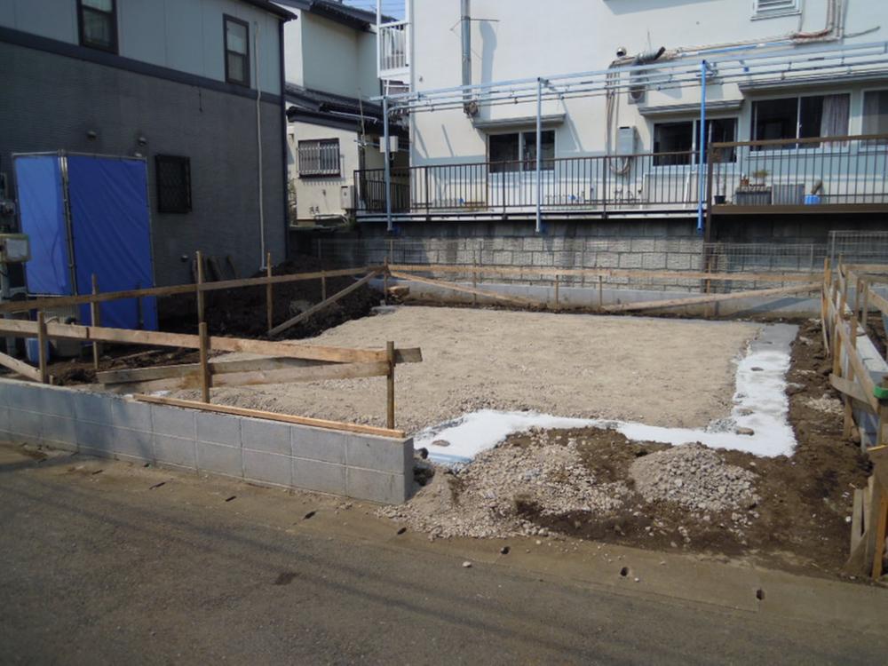 Local photos, including front road. Local (August 2013) Shooting