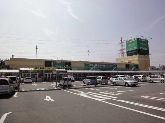 Other. Food one Ayase shop 7 minutes walk (about 500m)