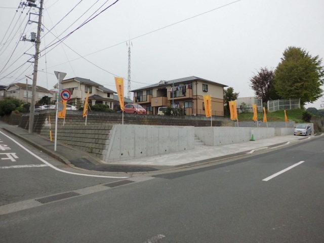 Local photos, including front road. Local (11 May 2013) Shooting