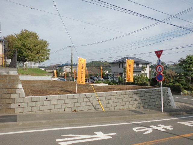 Local photos, including front road. Local (11 May 2013) Shooting