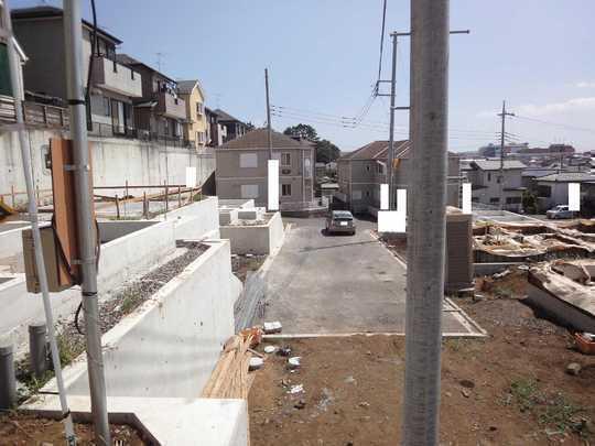 Local photos, including front road. Frontal road