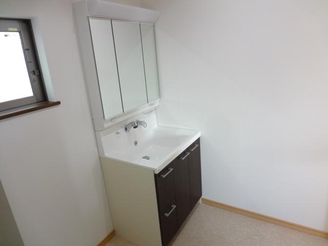 Wash basin, toilet. Indoor (September 2013) Shooting