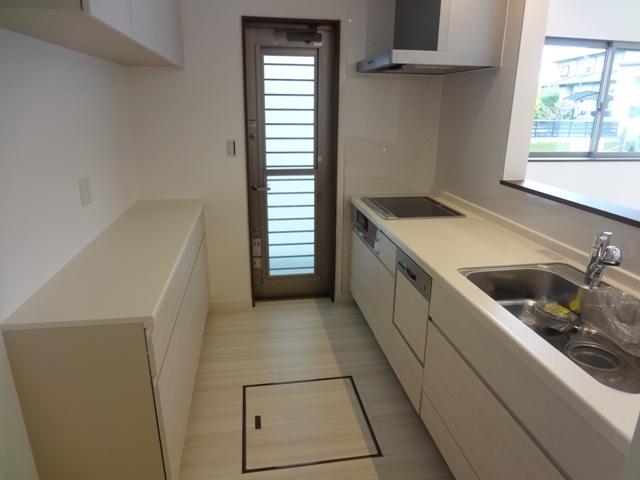 Kitchen. Local (September 2013) Shooting