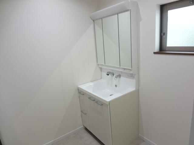 Wash basin, toilet. Indoor (September 2013) Shooting