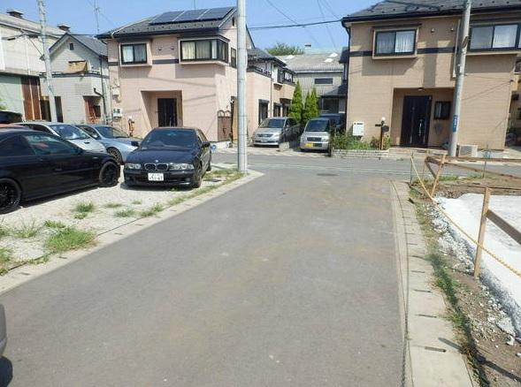 Local photos, including front road. Local (08 May 2013) Shooting