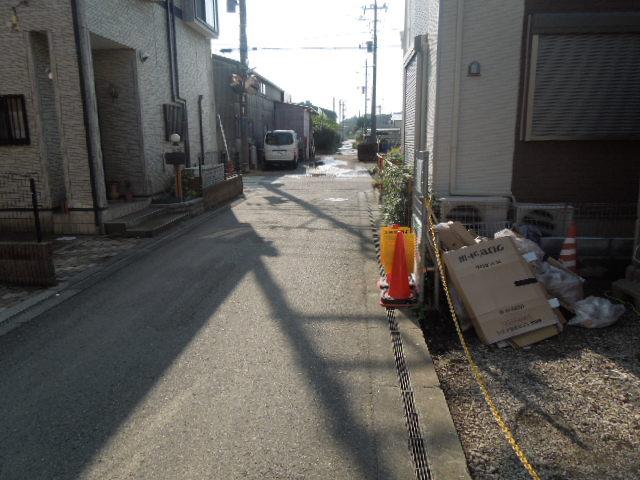 Local photos, including front road. Local (11 May 2013) Shooting