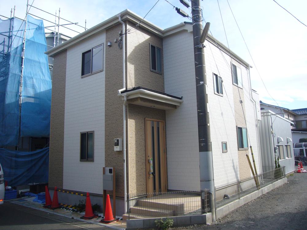 Local appearance photo. Local (11 May 2013) Shooting