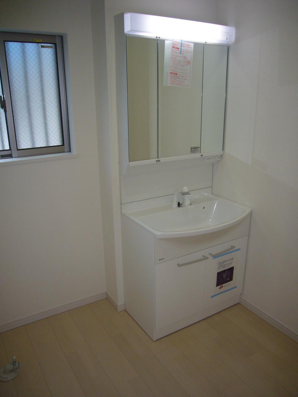 Wash basin, toilet. Indoor (11 May 2013) Shooting