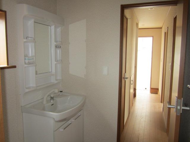 Wash basin, toilet. 4 Building washbasin ・ Washroom