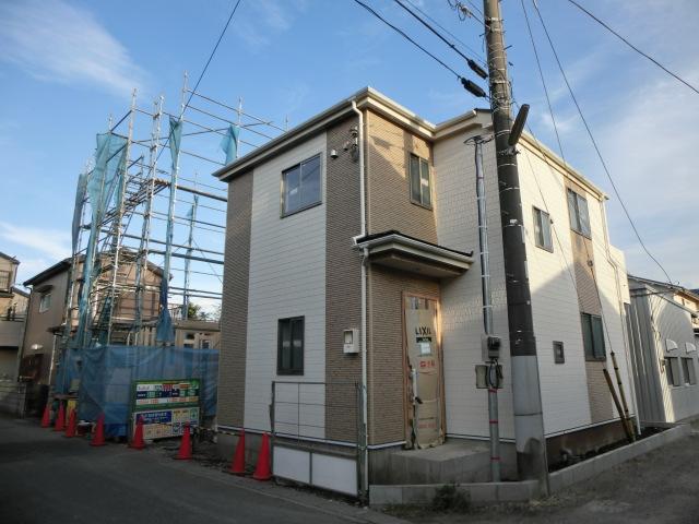 Local photos, including front road. Local (10 May 2013) Shooting