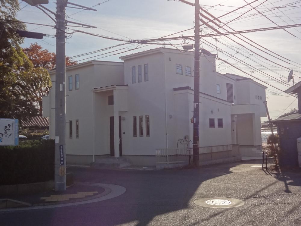 Local appearance photo. Local (11 May 2013) Shooting