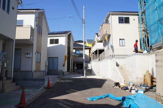 Local photos, including front road. Frontal road