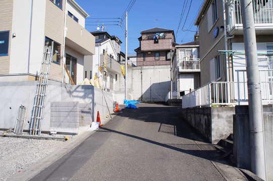 Local photos, including front road. Frontal road