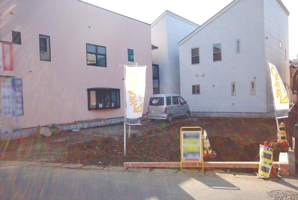 Local appearance photo. Local (12 May 2013) Shooting