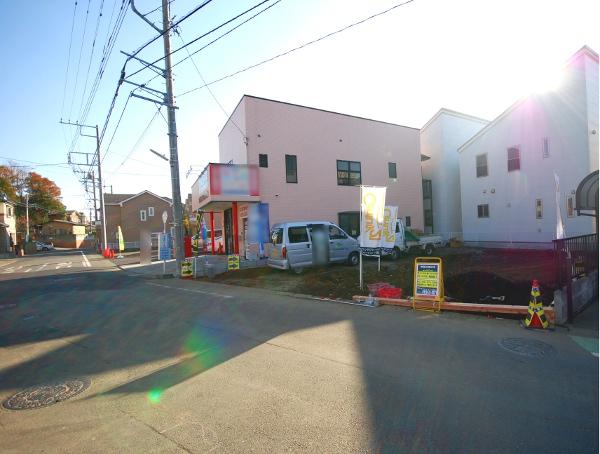 Local photos, including front road. Local (12 May 2013) Shooting