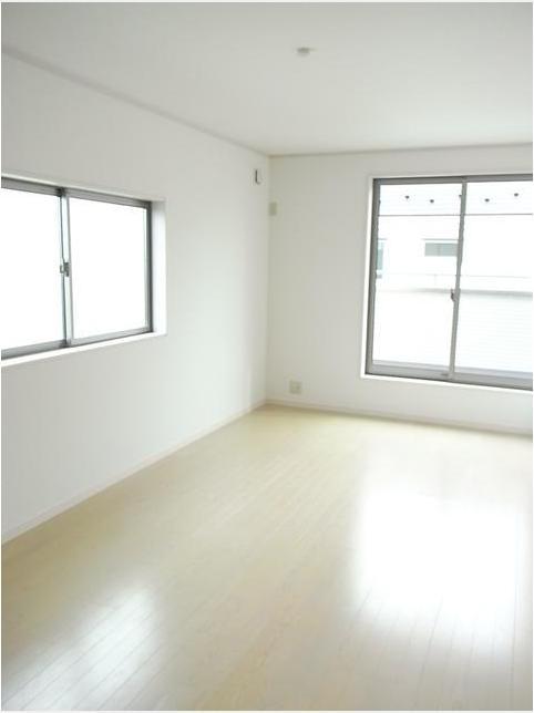 Non-living room. Same specifications