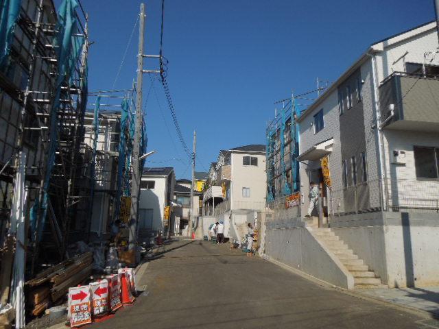 Local photos, including front road. Local (11 May 2013) Shooting