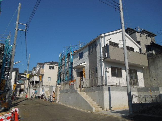 Local photos, including front road. Local (11 May 2013) Shooting