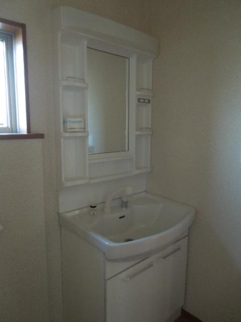 Wash basin, toilet. Indoor (11 May 2013) Shooting