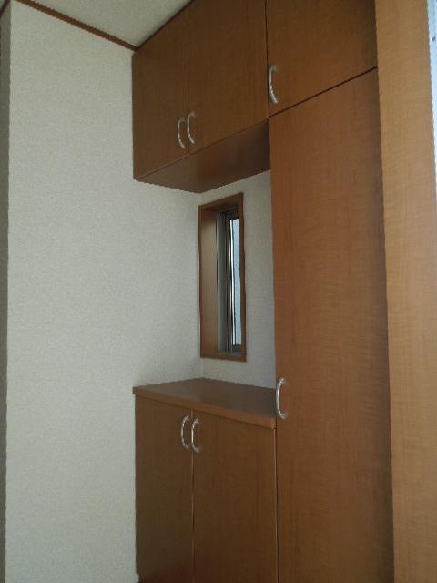 Entrance. Indoor (11 May 2013) Shooting