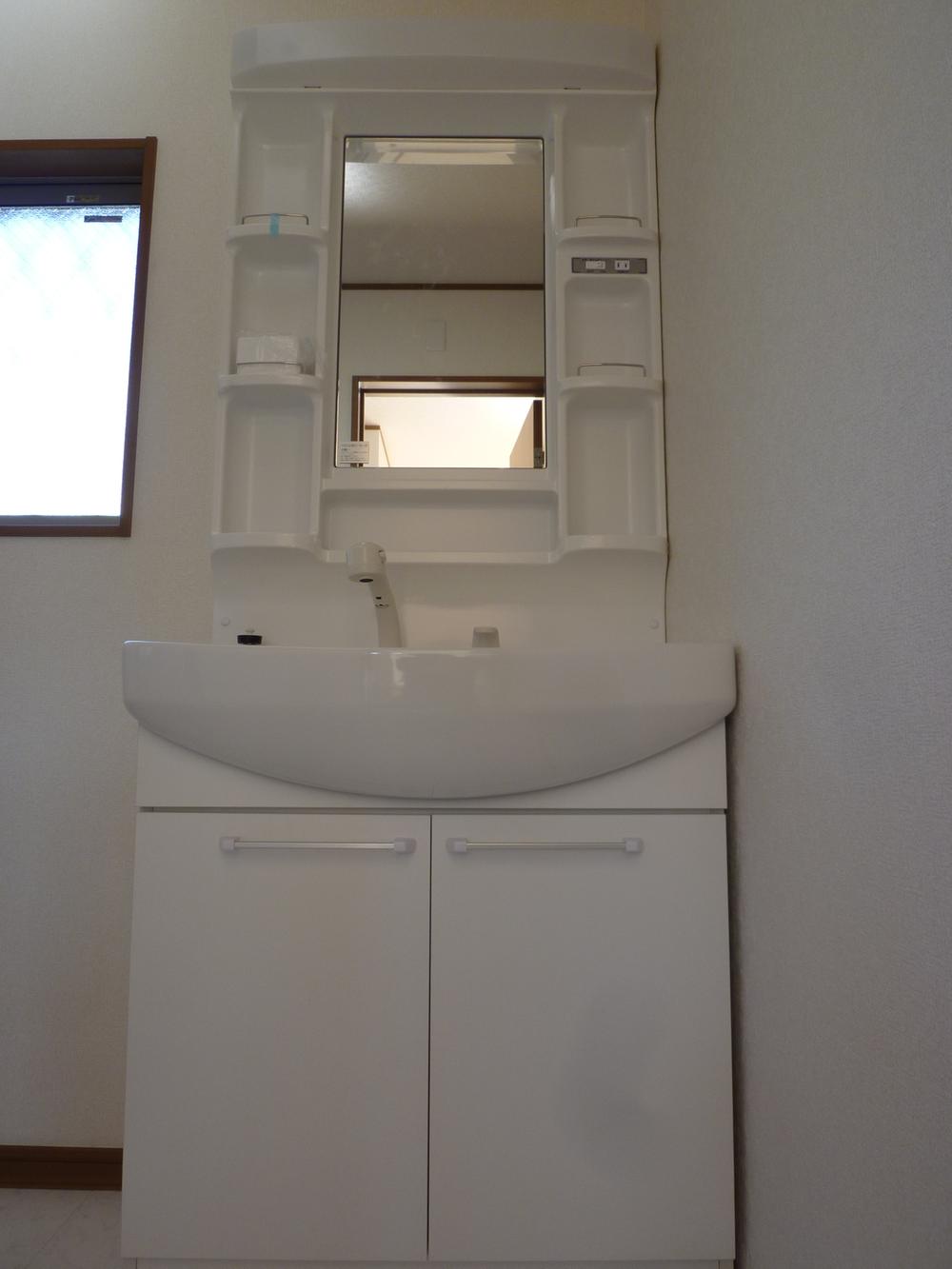 Wash basin, toilet. Interior (December 2, 2013) Shooting