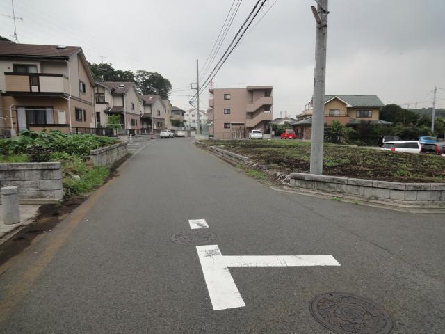 Local photos, including front road. Local (July 2013) Shooting