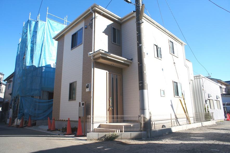 Local photos, including front road. 1 Building