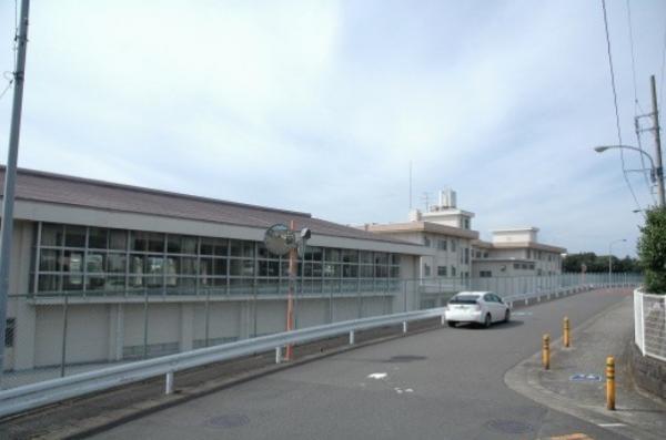 Junior high school. 1200m to the north of the base middle school