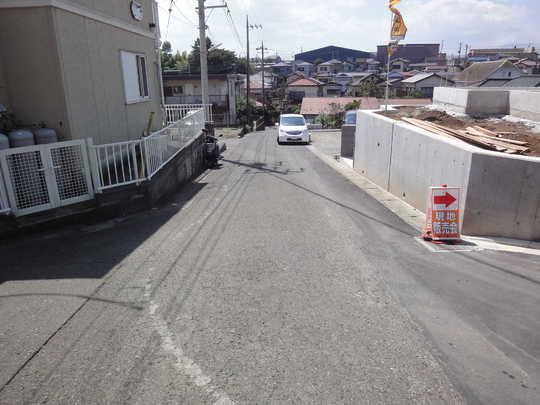 Local photos, including front road. Frontal road