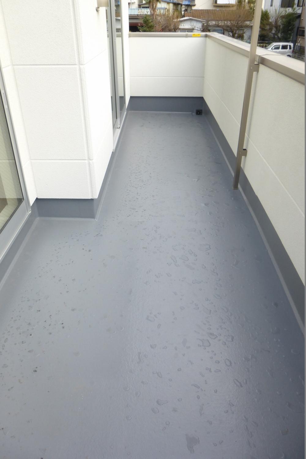 Balcony. South roof balcony