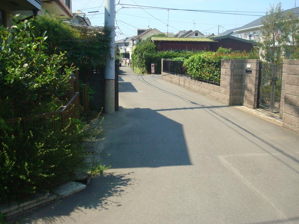 Local photos, including front road. Car street is also less quiet place (August 2013) Shooting