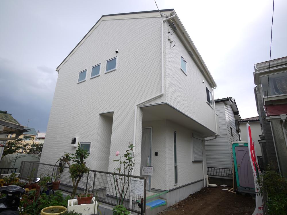 Local appearance photo. Local (11 May 2013) Shooting