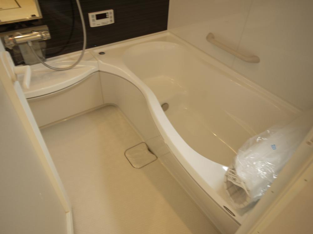 Bathroom. With dry heating function (November 2013) Shooting