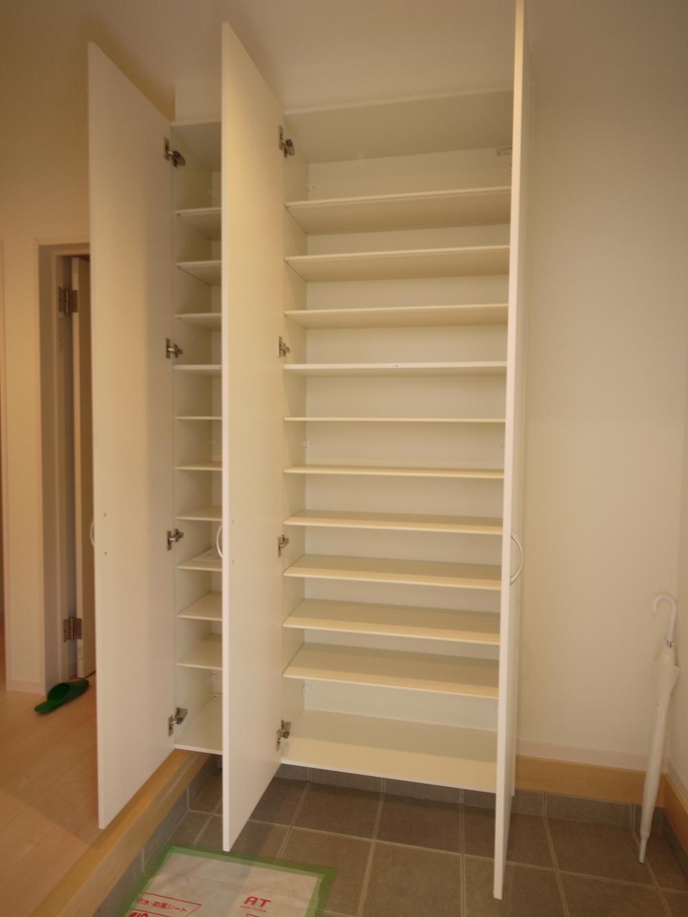 Entrance. Shoes cloak (November 2013) Shooting