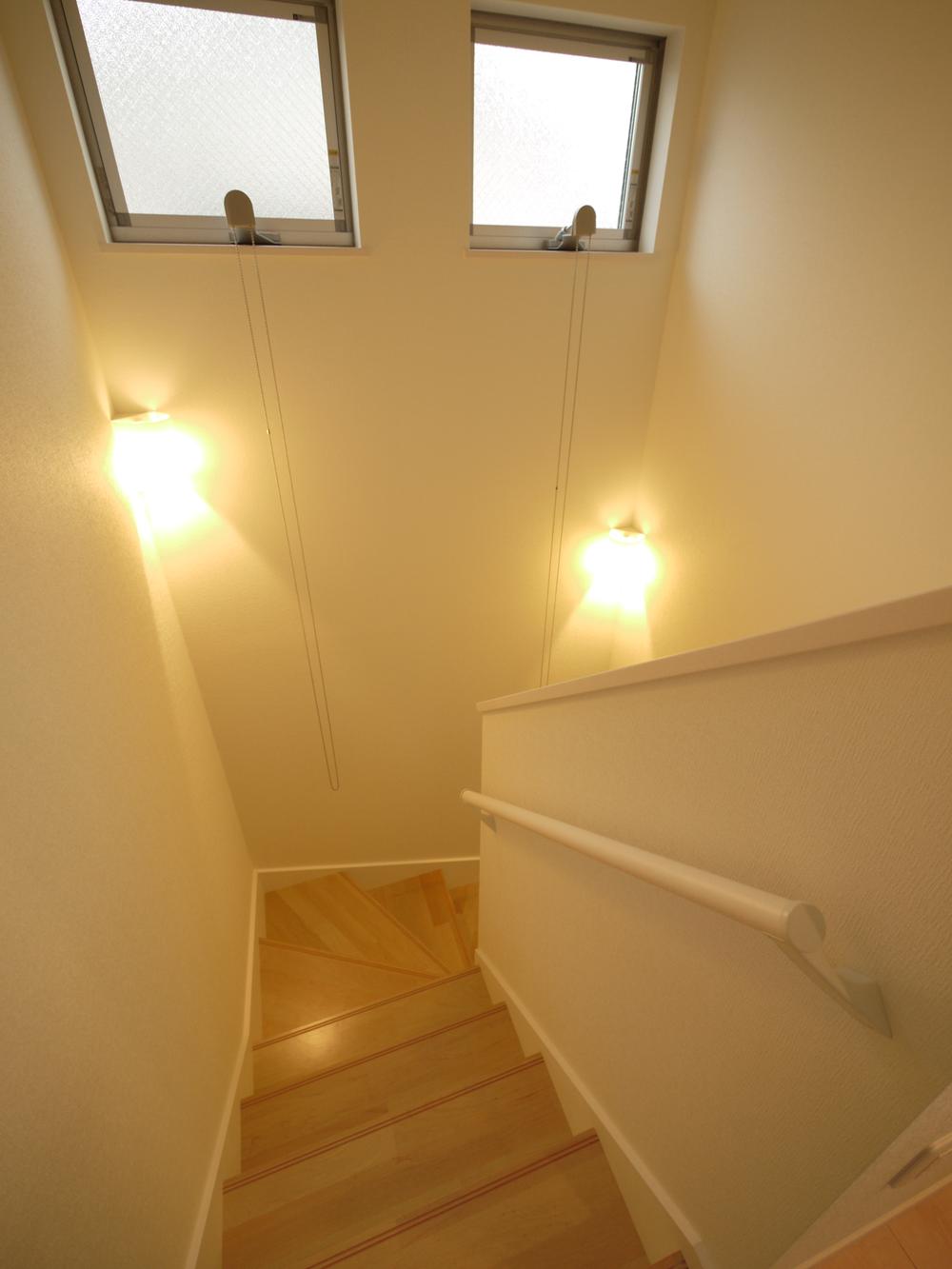 Other introspection. The stairs of the living connection windows that open (November 2013) Shooting